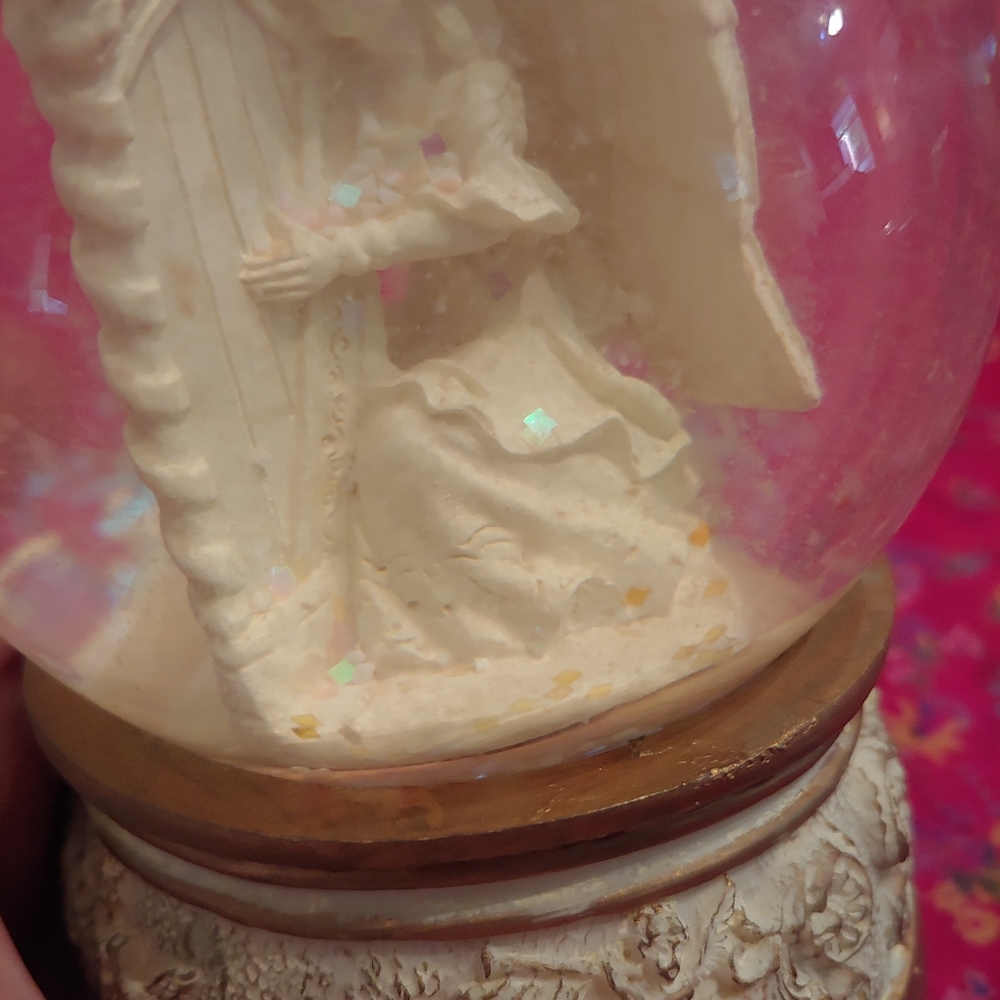 Angel water globe music box - Picture 7 of 10